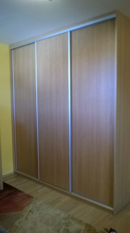 skříň šatní hnědá