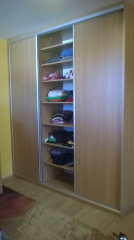 skříň šatní hnědá